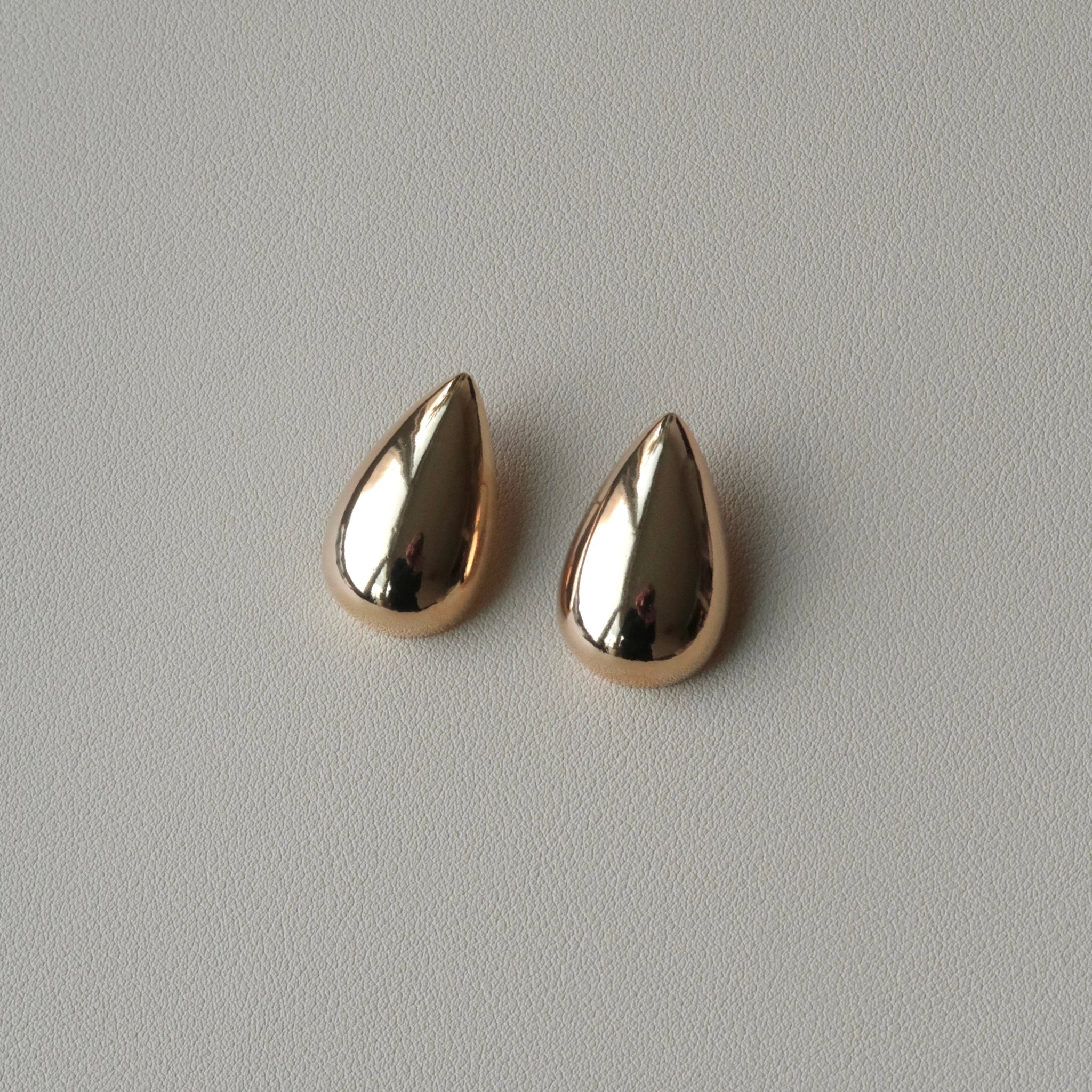 DROP EARRINGS