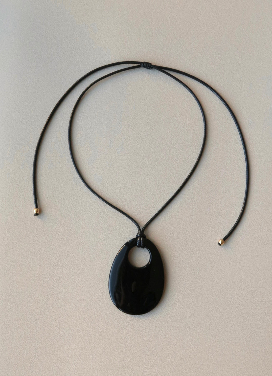 NOIR PENDANT NECKLACE