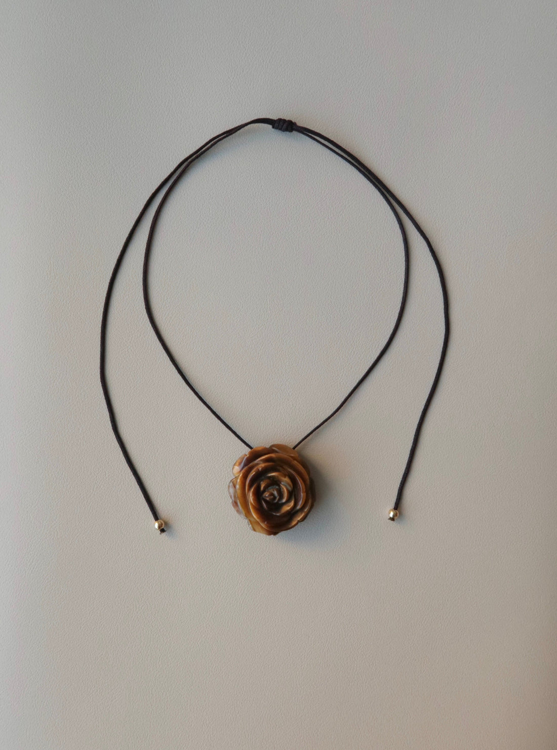 ROSA PENDANT NECKLACE