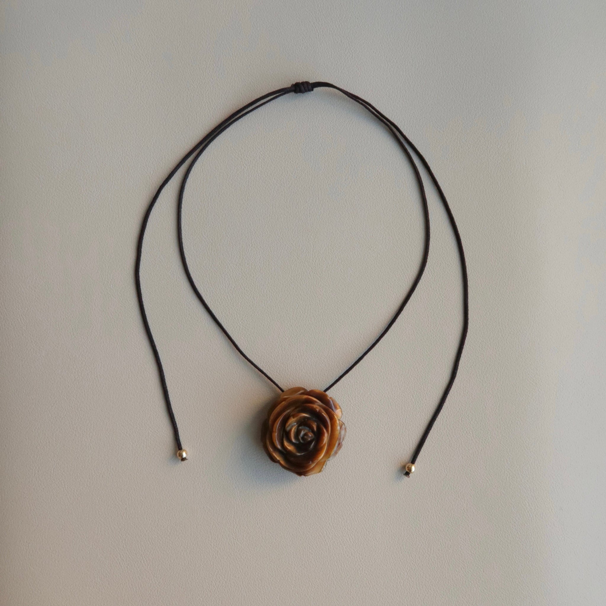 ROSA PENDANT NECKLACE