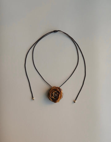 ROSA PENDANT NECKLACE